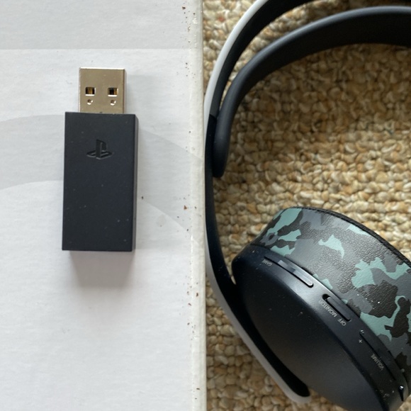 PlayStation 5 Accessories BUNDLE - Picture 8 of 13